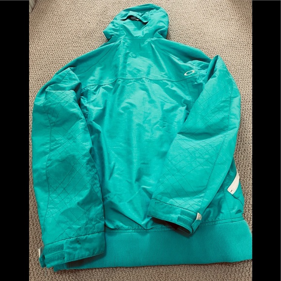 SOLD- Oakley Turquoise Ski Snowboard Jacket Men’s XS or Women’s Medium - Picture 9 of 9